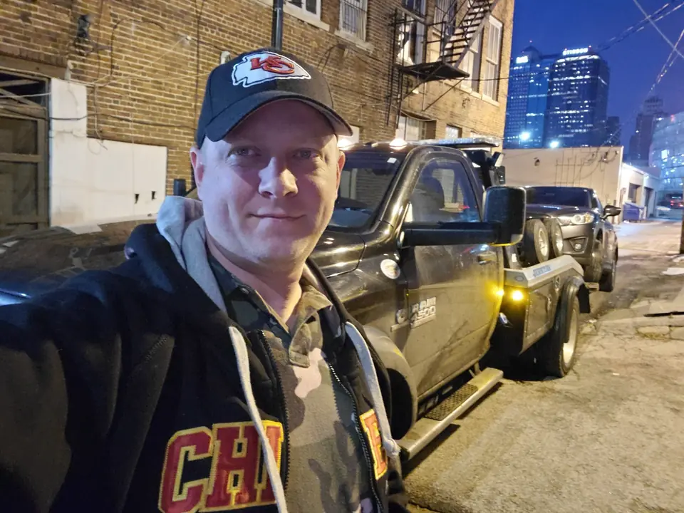 LRS recovery truck connected to a vehicle during documented work in downtown Kansas City